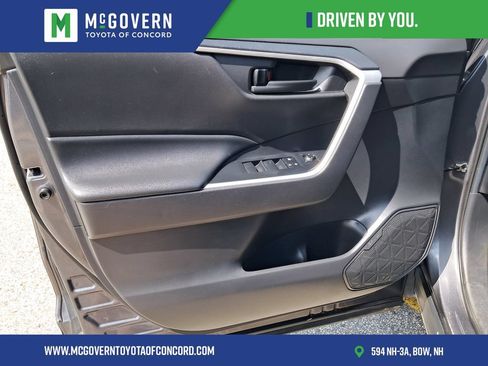 Used 2021 Toyota RAV4 LE AWD/4WD image 11