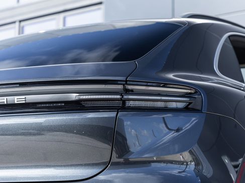 New 2025 Porsche Macan 4S Electric image 16