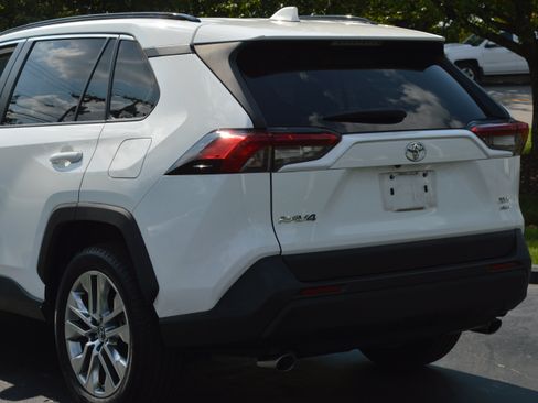 Used 2019 Toyota RAV4 XLE Premium w/ Cold Weather Package AWD/4WD image 3
