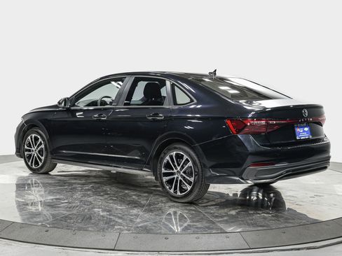 Used 2025 Volkswagen Jetta Sport image 4