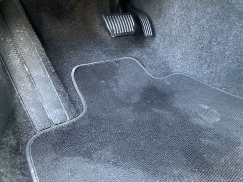 Used 2025 Volvo XC40 B5 Plus image 17