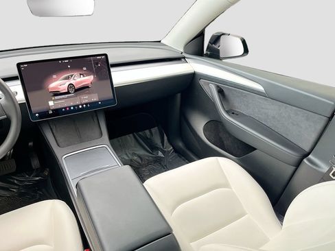 Used 2025 Tesla Model Y Long Range RWD image 23