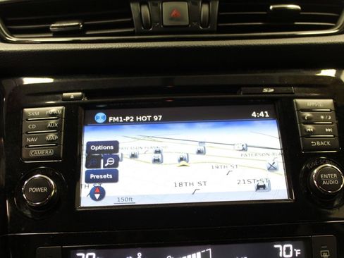Used 2017 Nissan Rogue SV w/ SV Premium Package AWD/4WD image 15