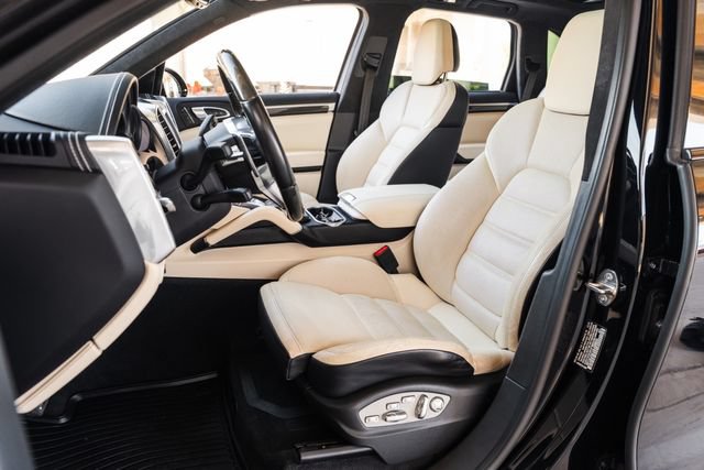 Used 2016 Porsche Cayenne Turbo AWD/4WD image 4