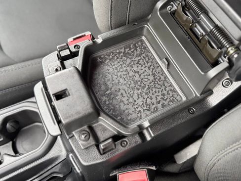 Used 2023 Jeep Wrangler Sport S image 16