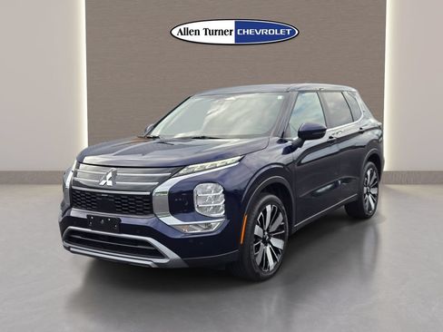 Used 2025 Mitsubishi Outlander AWD image 3
