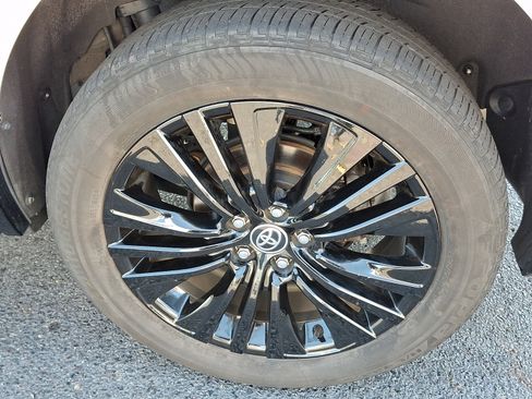 Used 2024 Toyota Venza Nightshade AWD/4WD image 8