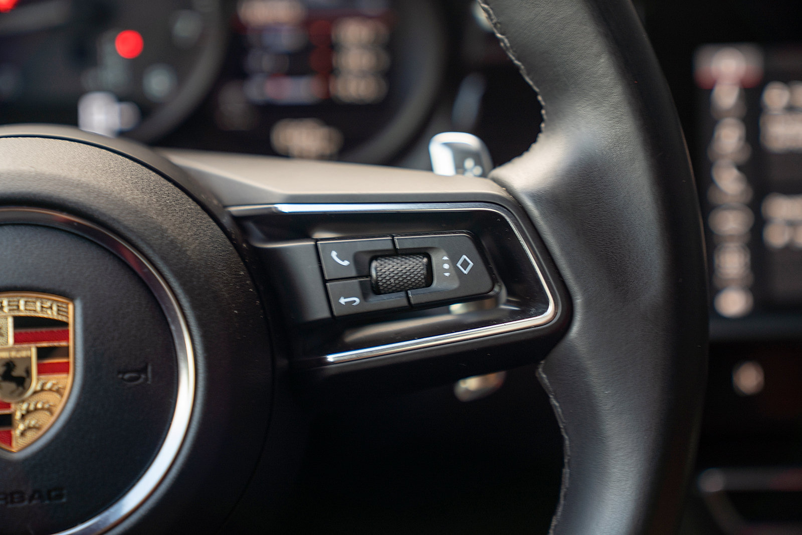 Certified 2023 Porsche Macan AWD/4WD image 8