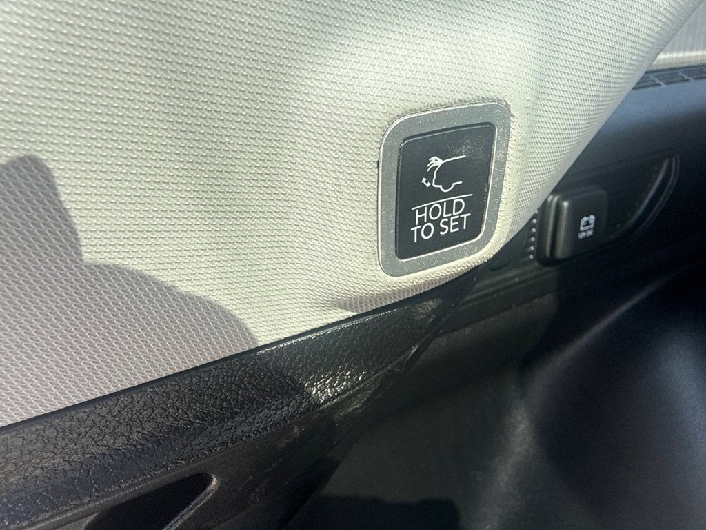 Used 2023 Jeep Grand Cherokee Limited AWD/4WD image 15