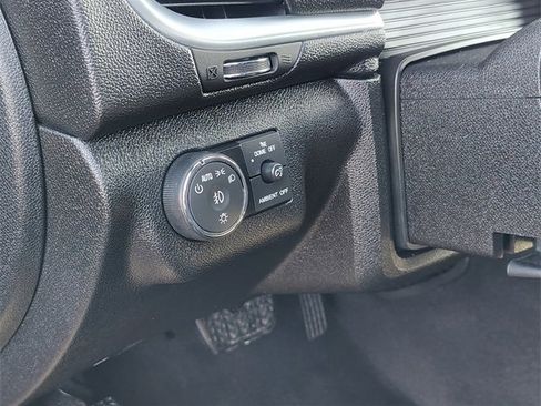 Used 2017 Chevrolet Traverse LT w/ Style and Technology Package image 13