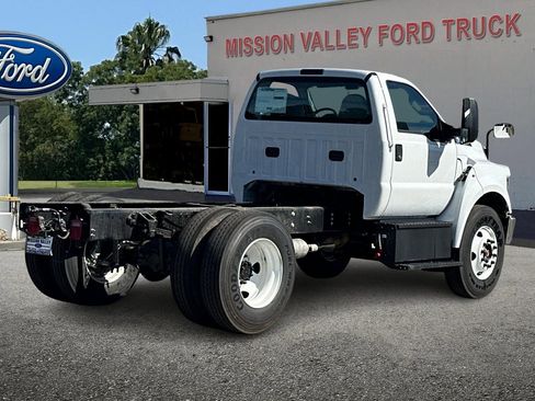New 2027 Ford F650 2WD Regular Cab Super Duty image 4