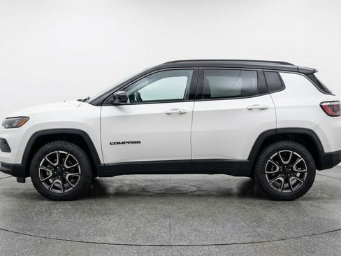 Used 2025 Jeep Compass Trailhawk AWD/4WD image 5