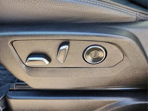 Used 2024 GMC Yukon XL Denali w/ Advanced Technology Package image 11