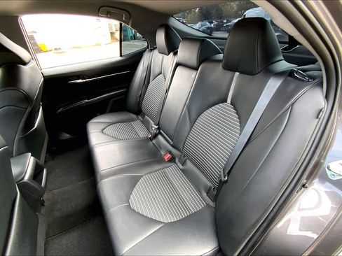 Used 2022 Toyota Camry SE image 19