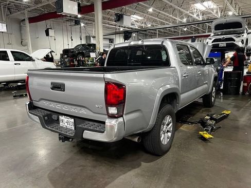 Used 2018 Toyota Tacoma 2WD Double Cab image 2