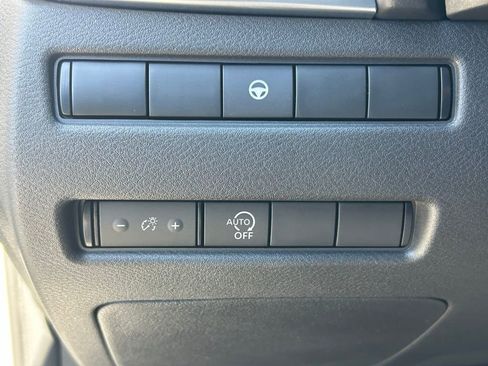 Used 2023 Nissan Rogue SV image 32