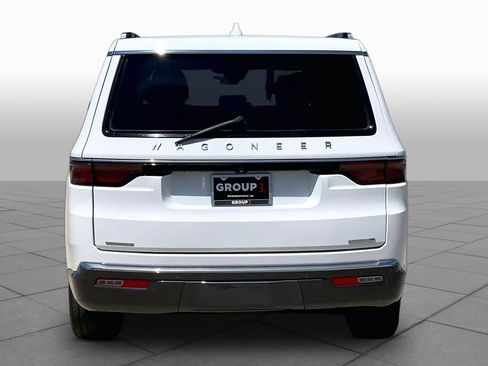 Used 2022 Jeep Wagoneer Series III w/ Premium Group I AWD/4WD image 5