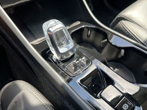 Certified 2026 Volvo XC40 B5 Plus AWD/4WD image 20