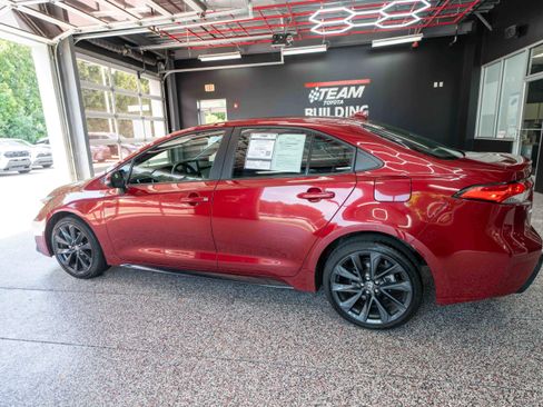 Used 2024 Toyota Corolla SE FWD image 2