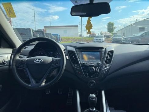 Used 2013 Hyundai Veloster Turbo FWD image 12