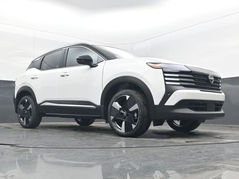 New 2026 Nissan Kicks SR w/ SR Premium Package image 23