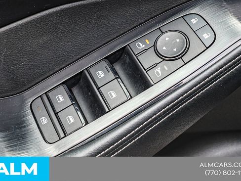 Used 2025 Nissan Rogue SV image 40