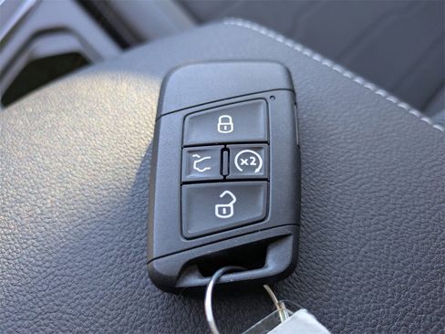 New 2026 Volkswagen Taos SE image 29