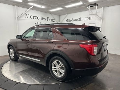 Used 2020 Ford Explorer XLT image 5