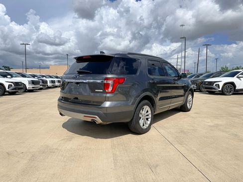 Used 2016 Ford Explorer XLT w/ Equipment Group 202A FWD image 8