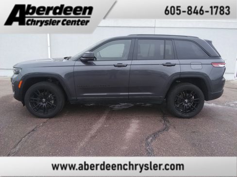Used 2022 Jeep Grand Cherokee Altitude image 1