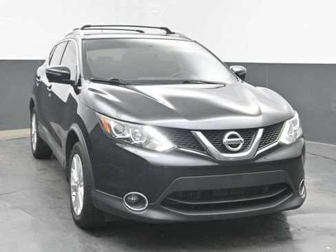 Used 2017 Nissan Rogue Sport SV w/ SV Premium Package image 2