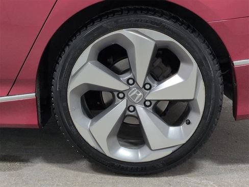 Used 2018 Honda Accord Touring image 14
