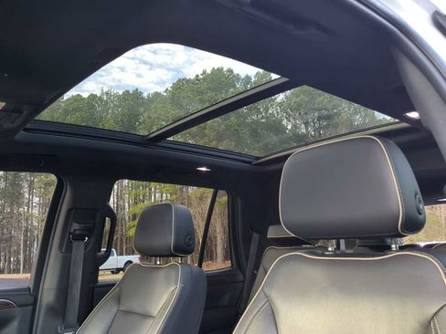 Used 2021 Chevrolet Tahoe Premier w/ Premium Package image 23