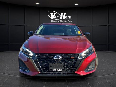 Used 2023 Nissan Altima 2.5 SR w/ SR Premium Package image 8