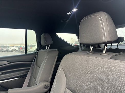 Certified 2025 Chevrolet Traverse LT image 28