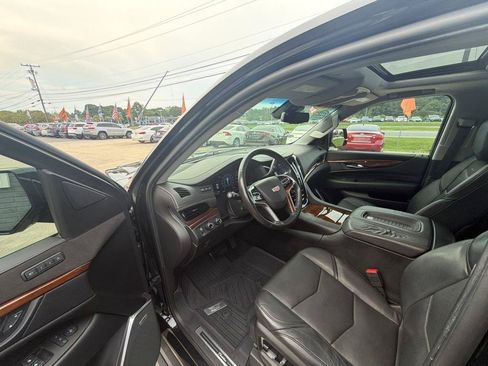 Used 2018 Cadillac Escalade Premium Luxury AWD/4WD image 16