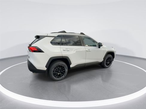 Used 2023 Toyota RAV4 XLE image 8