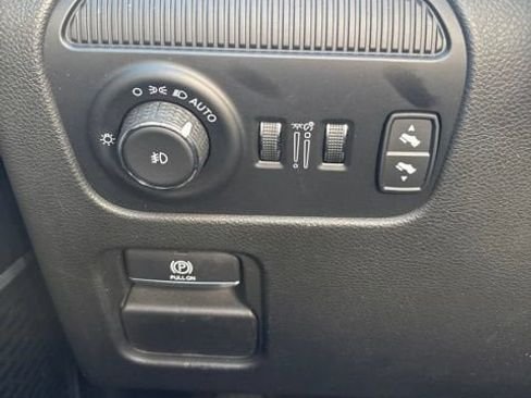 Used 2023 Jeep Wagoneer Series II w/ Mopar Step-Up Package AWD/4WD image 17