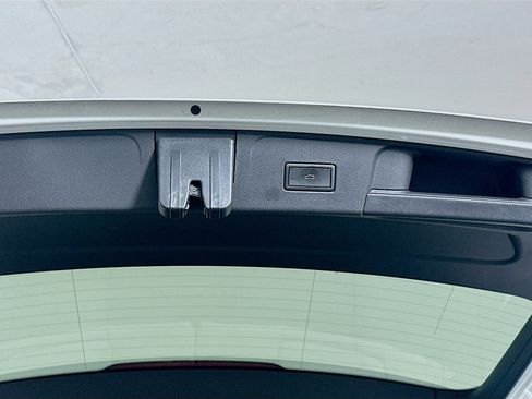 Used 2023 Volkswagen Atlas SE image 32