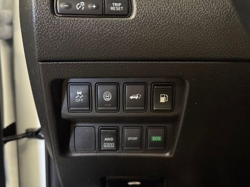 Used 2020 Nissan Rogue SV AWD/4WD image 18