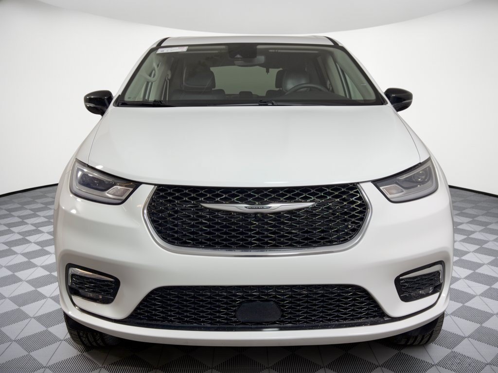 Used 2024 Chrysler Pacifica Touring-L FWD image 6