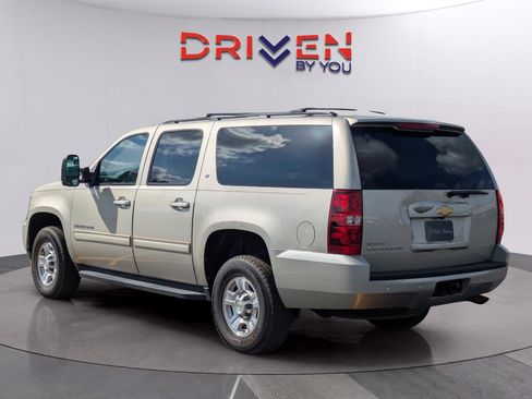 Used 2013 Chevrolet Suburban 2500 LT image 3