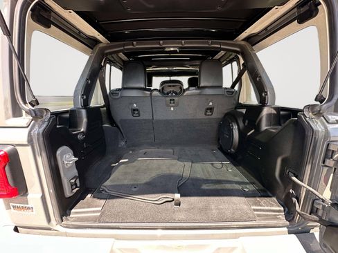 Used 2023 Jeep Wrangler Unlimited Sahara AWD/4WD image 28
