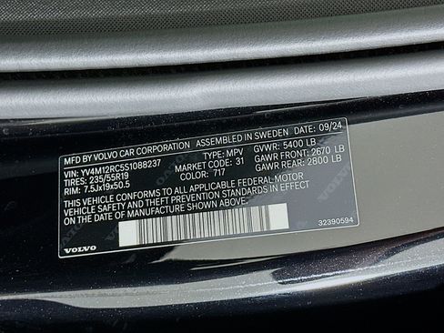 Used 2025 Volvo XC60 B5 Plus image 12