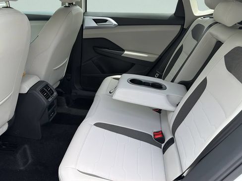 New 2026 Volkswagen Taos SE FWD image 30