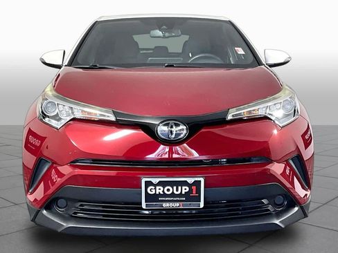 Used 2018 Toyota C-HR XLE FWD image 4
