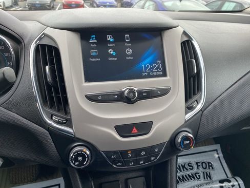 Used 2018 Chevrolet Cruze LS image 20
