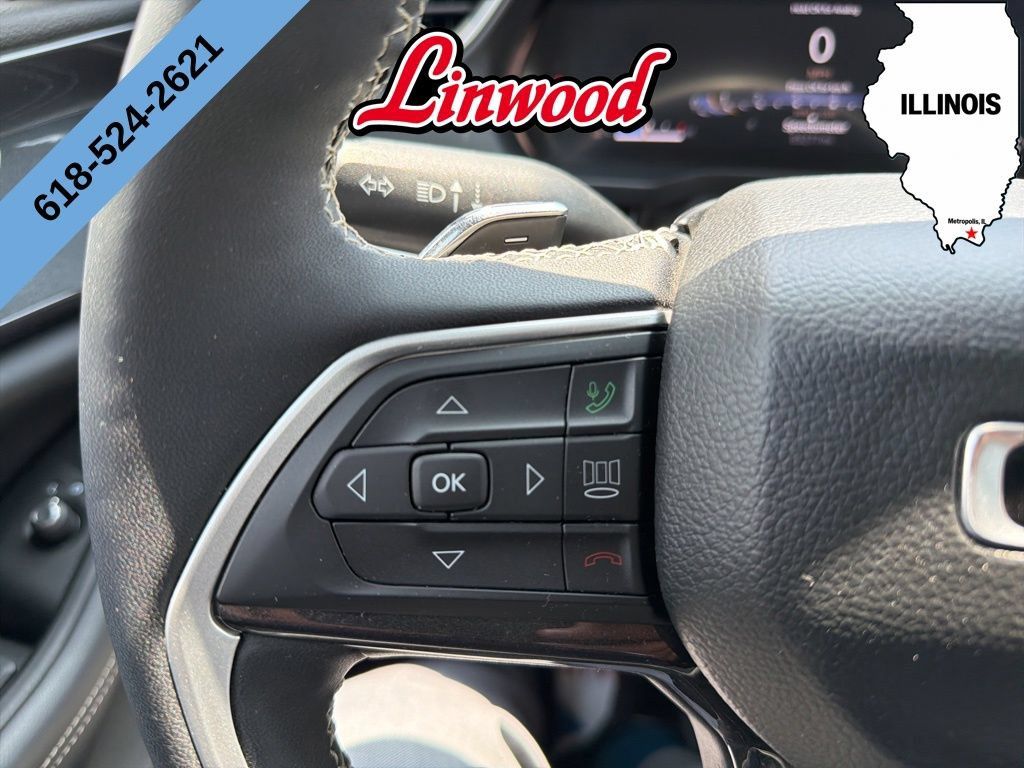 Used 2023 Jeep Grand Cherokee Laredo w/ Luxury Tech Group I AWD/4WD image 16
