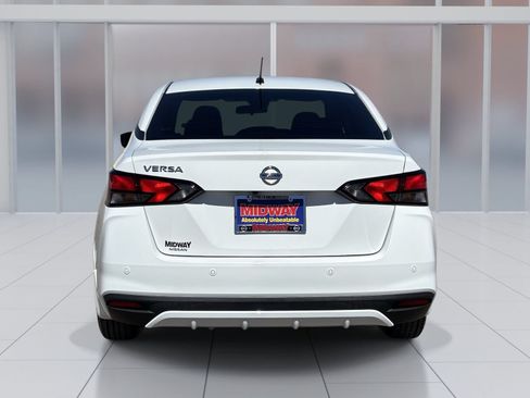 Used 2021 Nissan Versa S FWD image 5