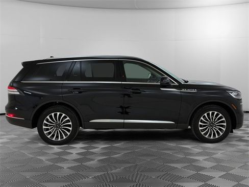 Used 2023 Lincoln Aviator AWD w/ Premium Package image 2
